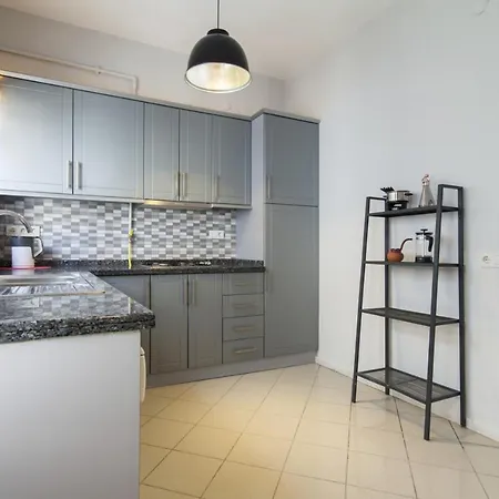 Gorgeous Flat Near Osmanbey Metro Station アパート